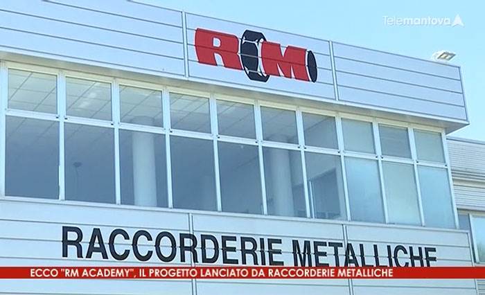 Raccorderie Metalliche zu Gast bei TeleMantova, um über die RM Academy zu berichten