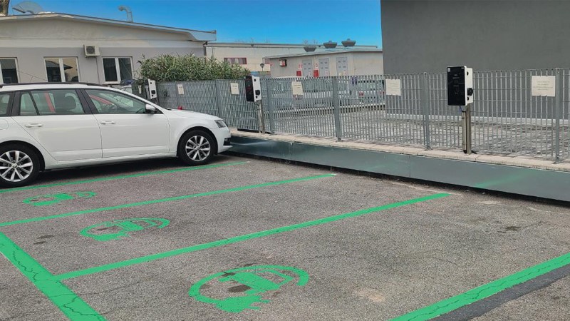 Stazioni di ricarica elettriche in azienda