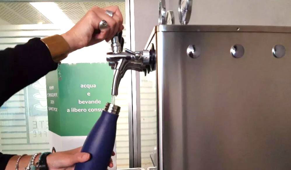 Bouteilles d&#39;eau et distributeurs d&#39;eau potable en acier inoxydable